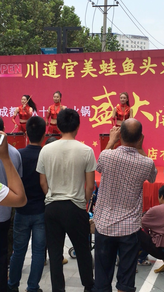 室内粉刷砌墙粘瓷砖吊顶