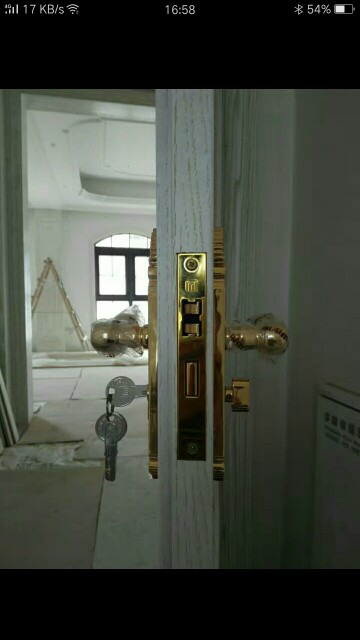 木门柜子踢脚线木饰面淋浴房