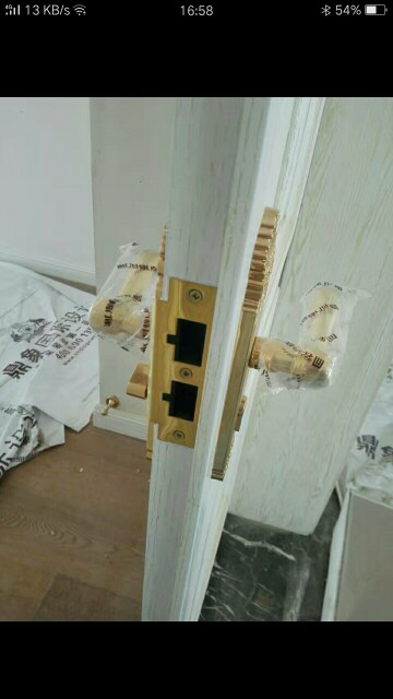 木门柜子踢脚线木饰面淋浴房