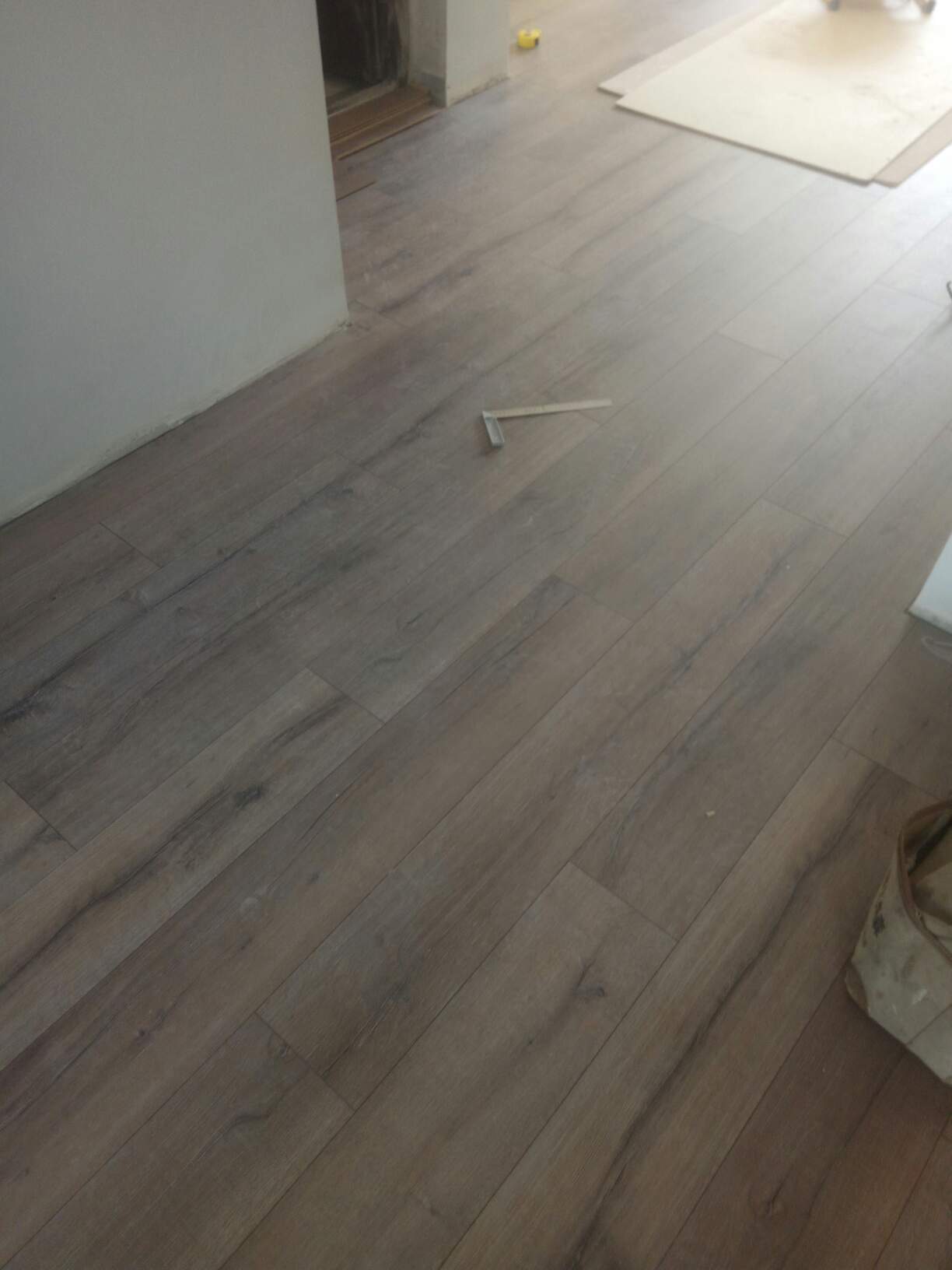 专业地板安装地板安装维修有车可带货MPV商务车