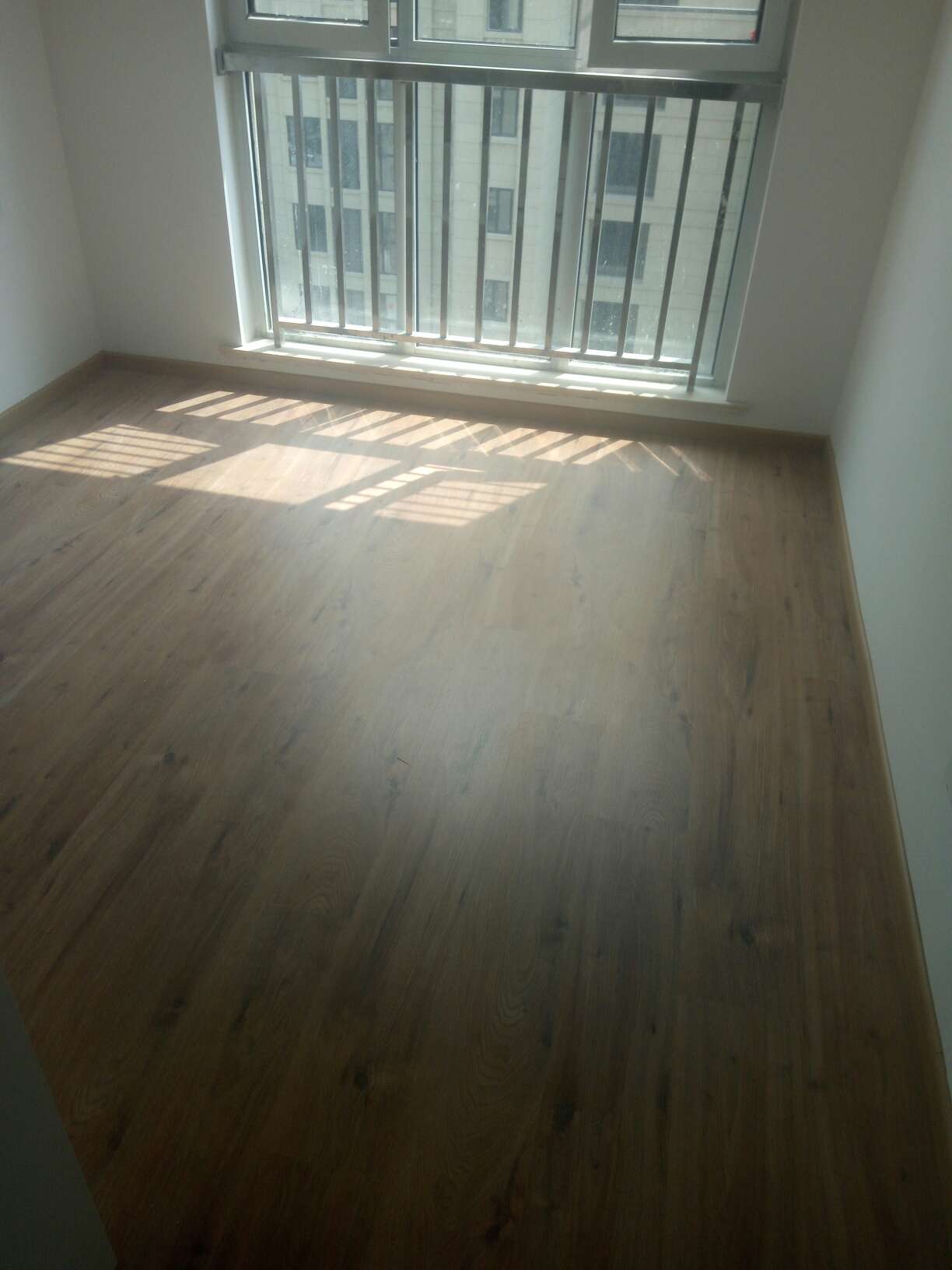 专业地板安装地板安装维修有车可带货MPV商务车