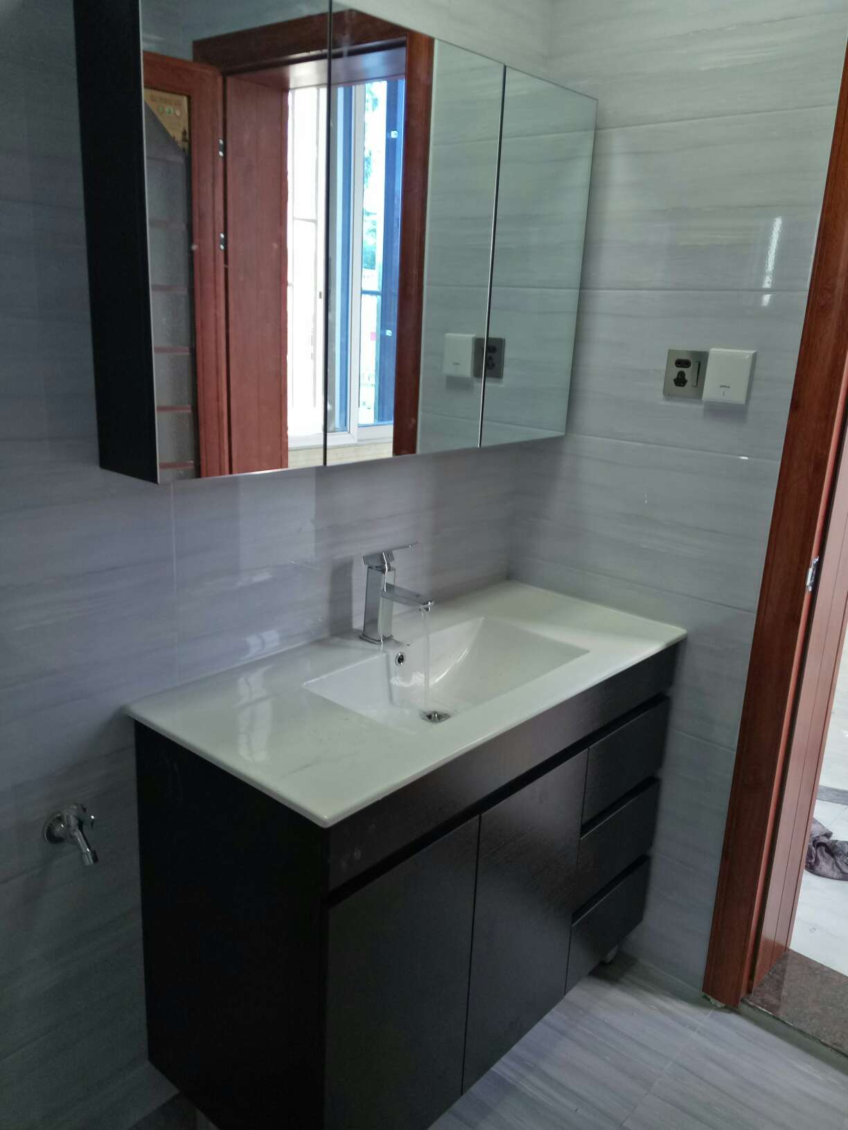 水电安装师傅水电安装窗帘安装晾衣架