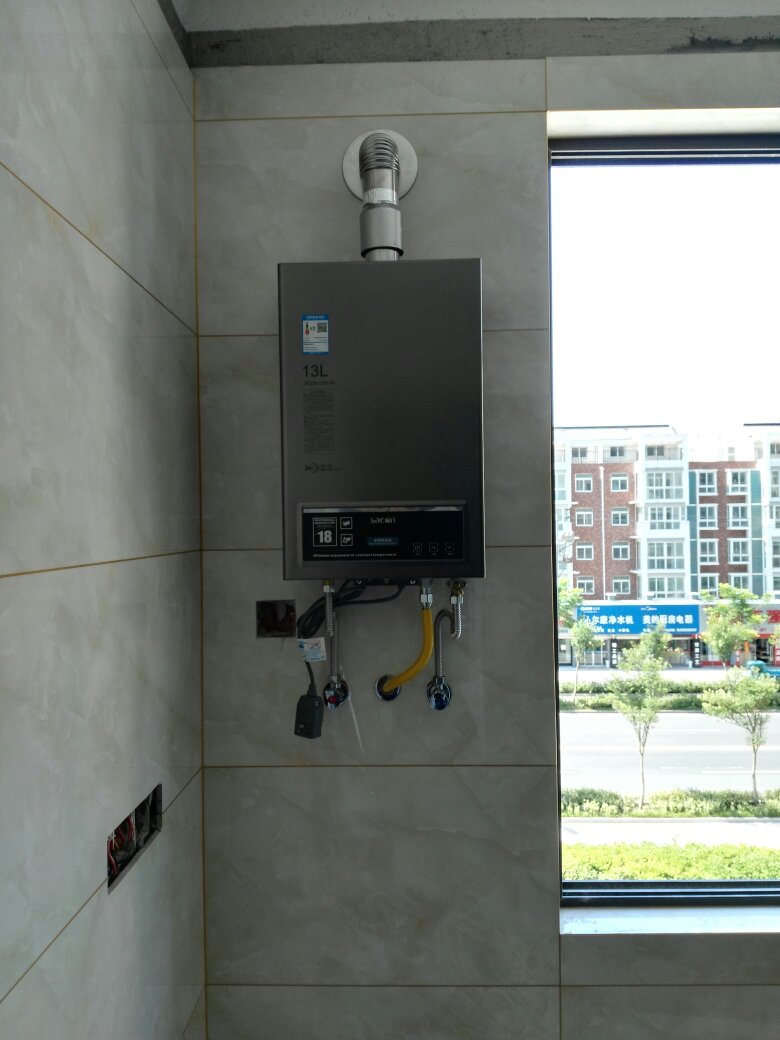 家电师傅安装净水器热水器安装天燃气管道