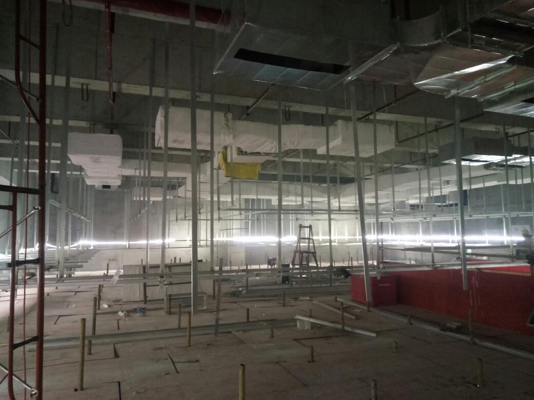 钢结构厂房安装监控钢架楼梯电脑