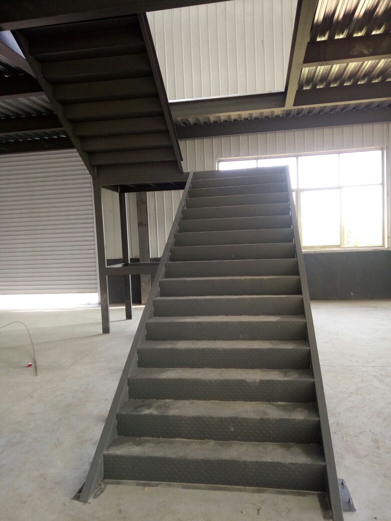 钢结构厂房安装监控钢架楼梯电脑