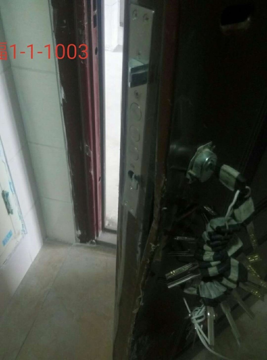 防盗门车库门楼宇门安装灯具