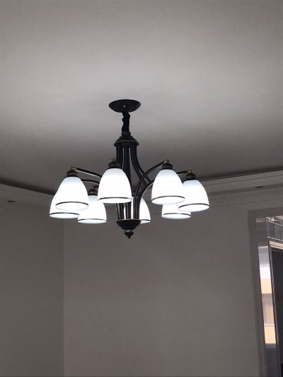 电工专业安装灯具开关和浴霸灯具维修