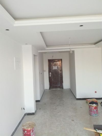 室内装修油工老房墙面翻新刮腻子刷涂料粘石膏线