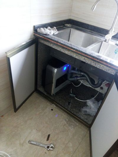 家电水管安装安装净水器清洗热水器楼面钻孔