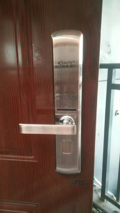 指纹锁安装瓷砖美美缝缝卫浴等安装灯具安装