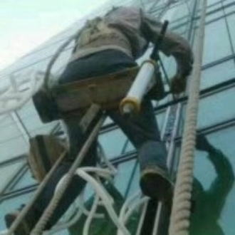 高空玻璃更换高空维修漏水百叶窗维修水管安装维修