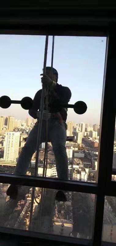 高空玻璃更换高空维修漏水百叶窗维修水管安装维修