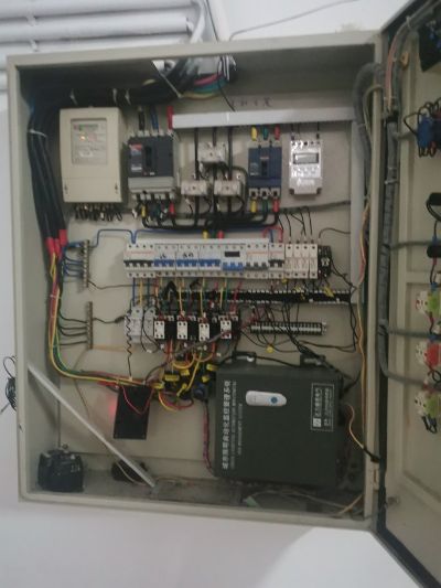 高空作业维修电工广告字安装线路整改