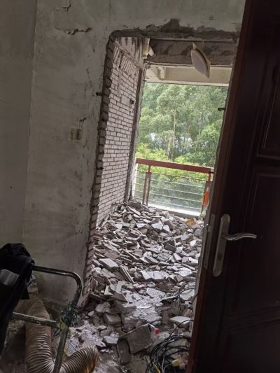 打墙，拆除，打拆室内拆旧搬运，清余泥铲水灰，打拆