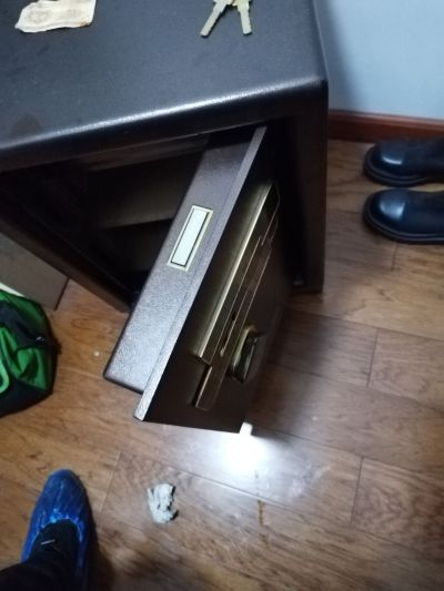 锁具指纹锁安装，保险柜维修疏通下水道