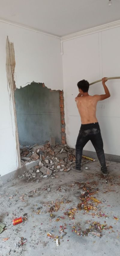 敲墙，清理敲墙清理垃圾敲墙回收废铁废铜