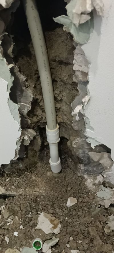 房屋翻新贴砖吊顶水电水电维修防水补漏
