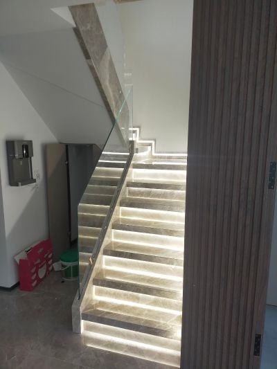 安装楼梯扶手安装楼梯扶手木楼梯玻璃扶手