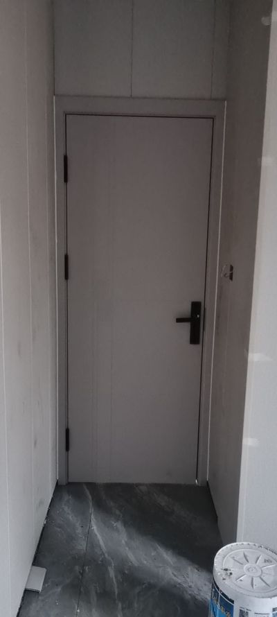 专业按套装门专业安防盗门专业安室内门专业木工，