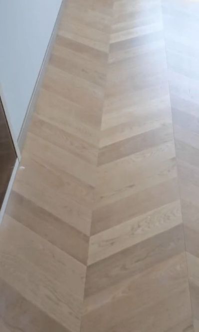 室内装修吊顶木地板安装木饰面护墙板