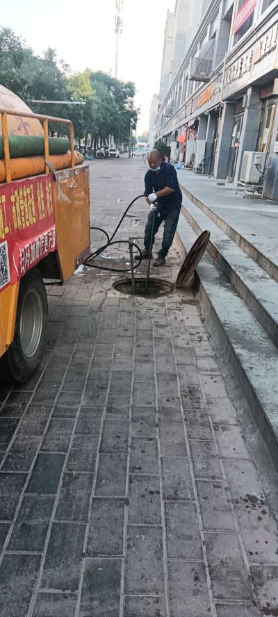 通下水管到疏通下水管清理化粪池修污水泵保养