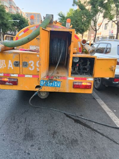 通下水管到疏通下水管清理化粪池修污水泵保养