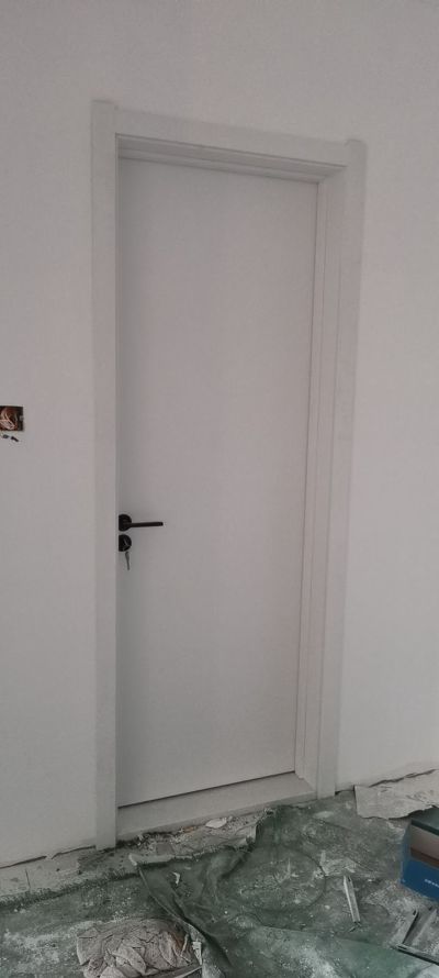 专业按套装门专业安防盗门专业安室内门专业木工，