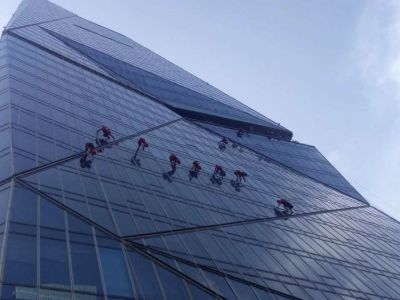 外墙保洁清洗高空作业团队高空蜘蛛人高空安装维护