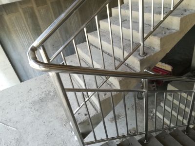 不锈钢楼梯楼梯扶手栏杆等不锈钢工程实木楼梯