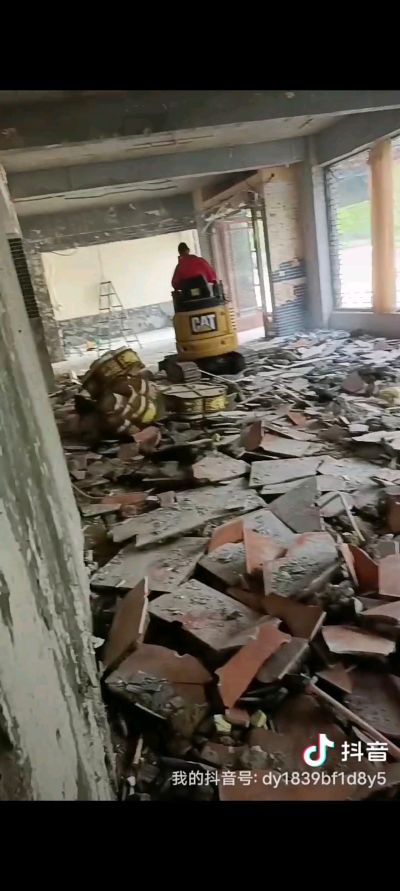 广告屋外防水打孔拆除吊绳切墙改下水道电焊房顶翻新