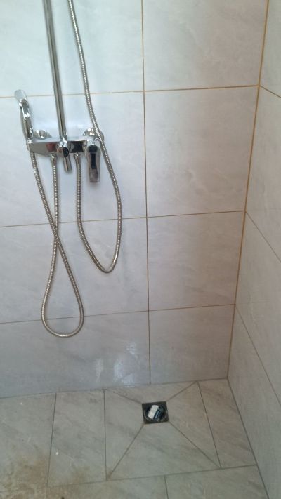 开槽打孔水电家具太阳能热水器