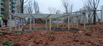 焊工电焊货拉拉，搬家雨棚