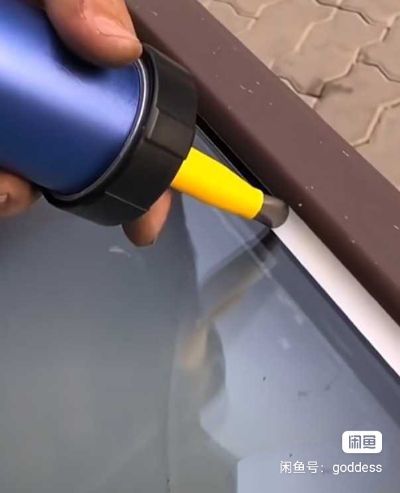维修门窗维修门和窗户打玻璃胶修门窗异响