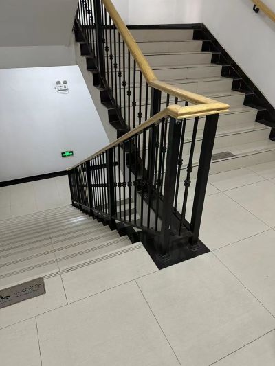 不锈钢栏杆铁艺栏杆玻璃雨棚玻璃篮板