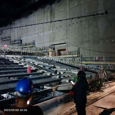 砸墙扒门水钻砸墙扒门水钻打孔制作楼梯