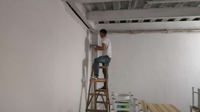 房屋修缮内外墙维修刮大白滚涂料内外墙翻新