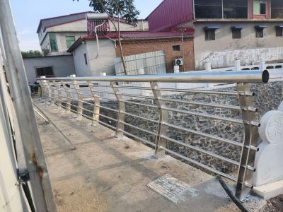 不锈钢栏杆铁艺栏杆玻璃雨棚玻璃篮板