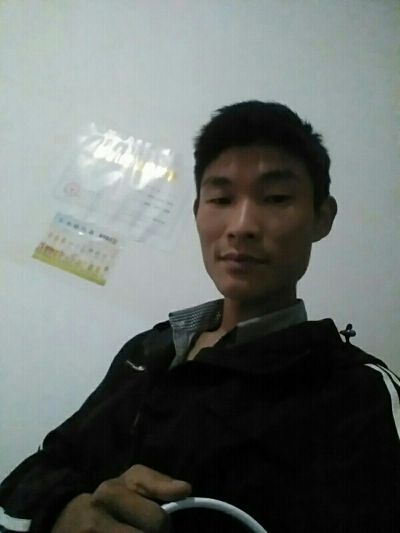 承接家装，工装，房屋翻新，房屋改造，水电改造及安装，墙面乳胶漆施工，修补……联系电话13688416786