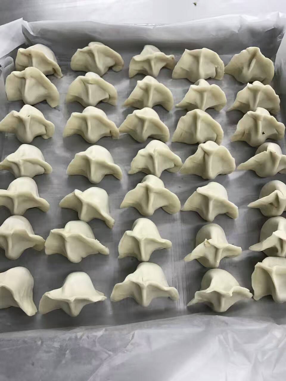 哪里有兼职按板工作，或者厨房。每天的下午三点半到晚上都行。