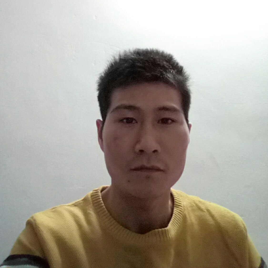 两栋楼的电梯口天花施工中