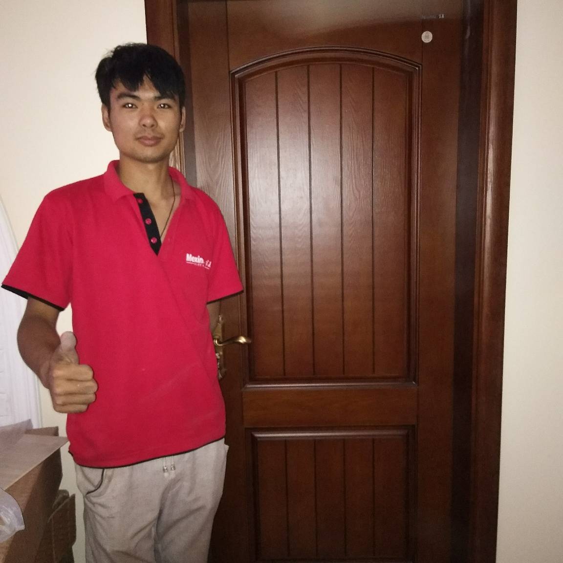 木门安装师傅木门安装