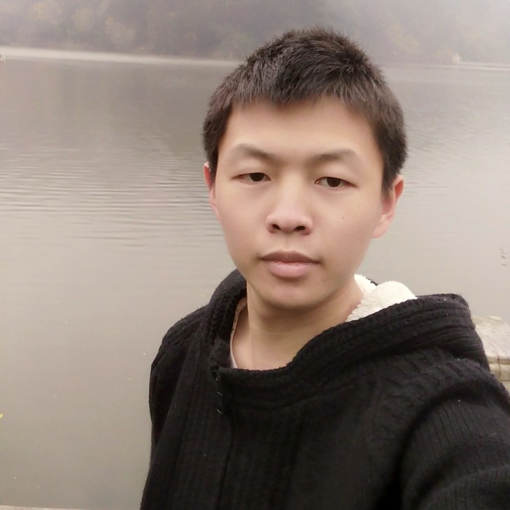 维修工认真