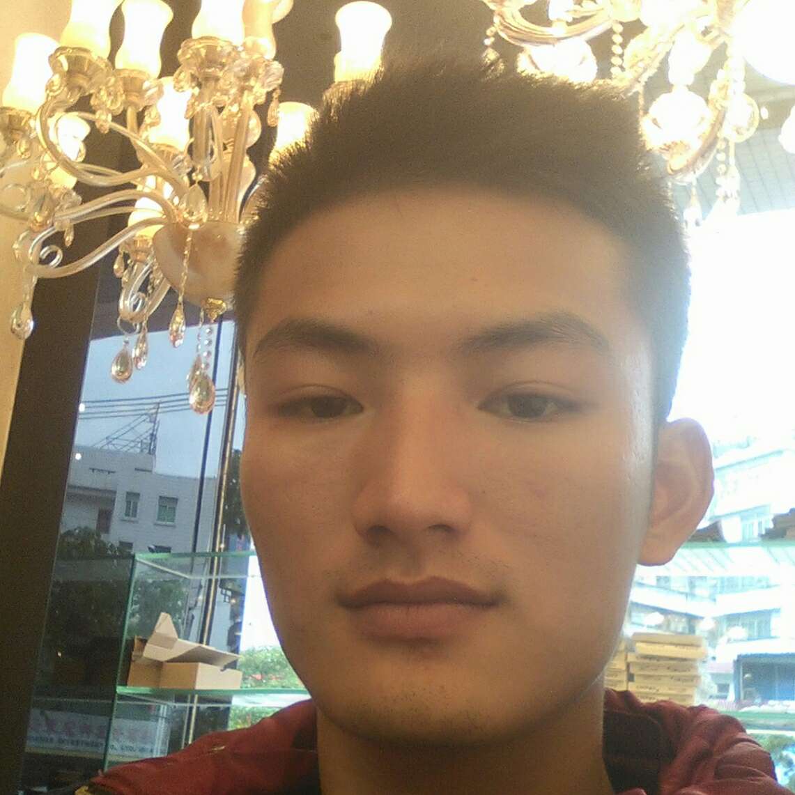清洗灯饰安装