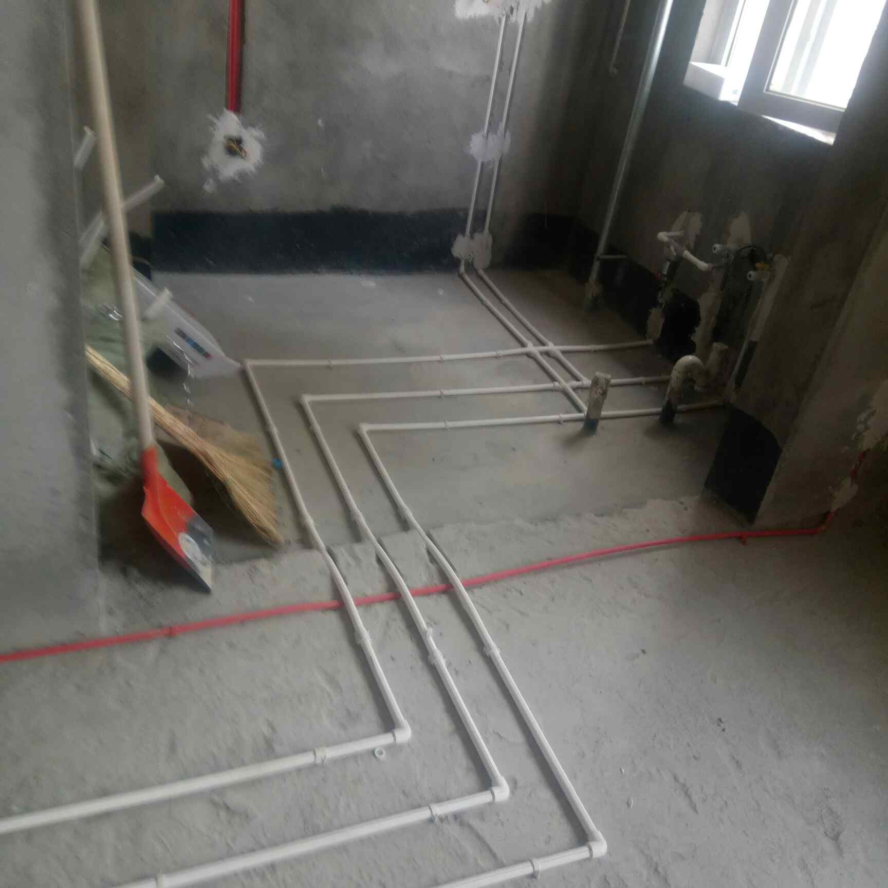 李师傅水电改造13383994516。