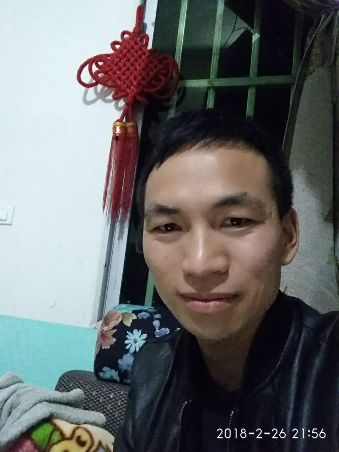 儿童床酒柜安装