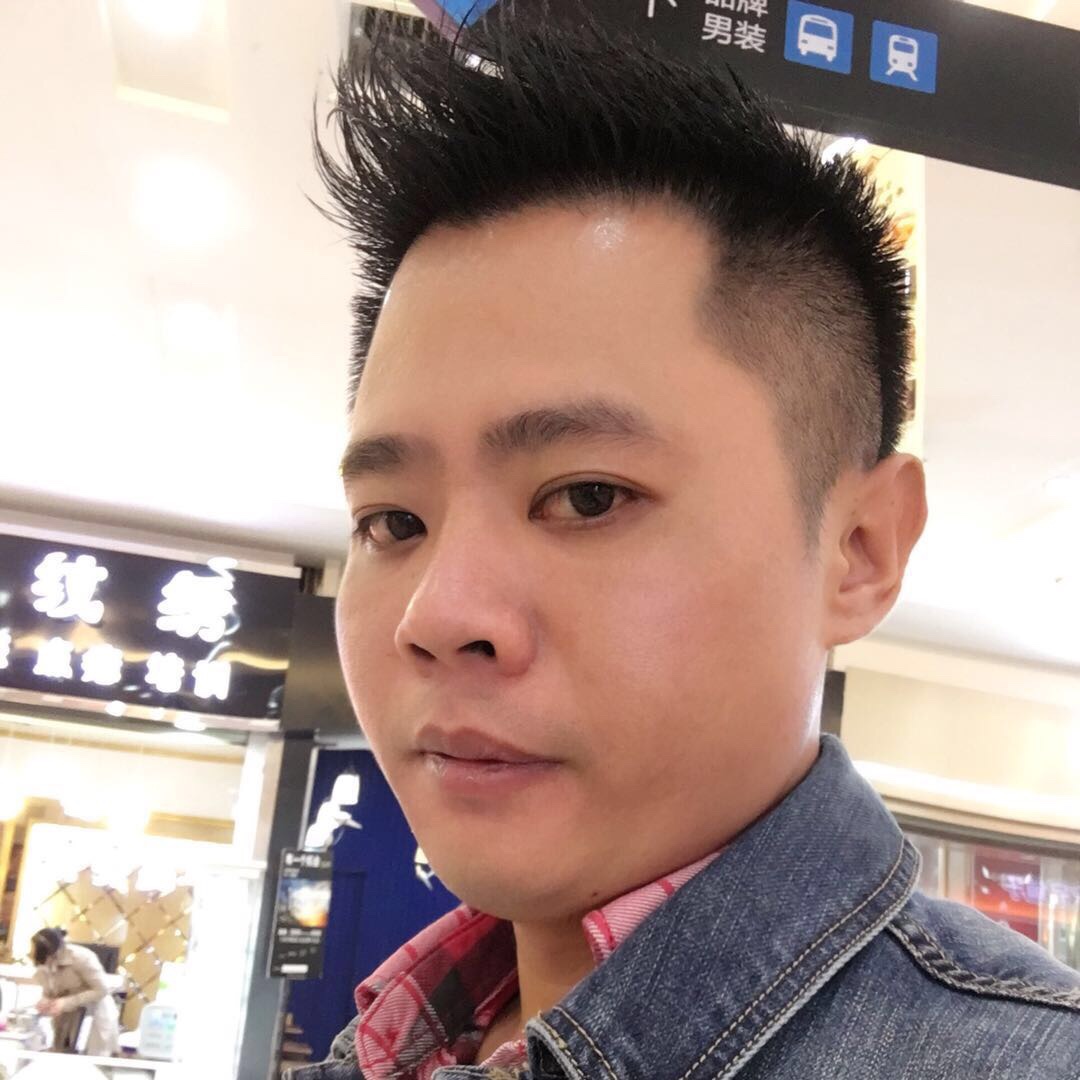 油漆刮腻子