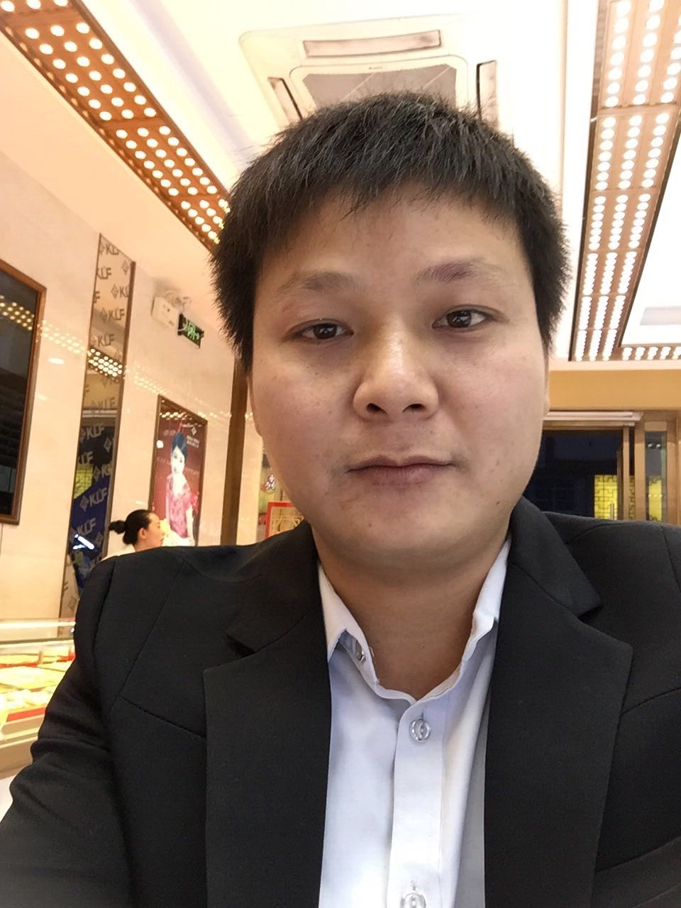 专业承接水电安装范围：
铺面、套房、办公室、厂房、酒店、出租房、别墅、水电安装及维护、电柜电箱安装、远程监控、厂房机械设备安装及维修。
可包可点，有需要的老板请电：13169997576