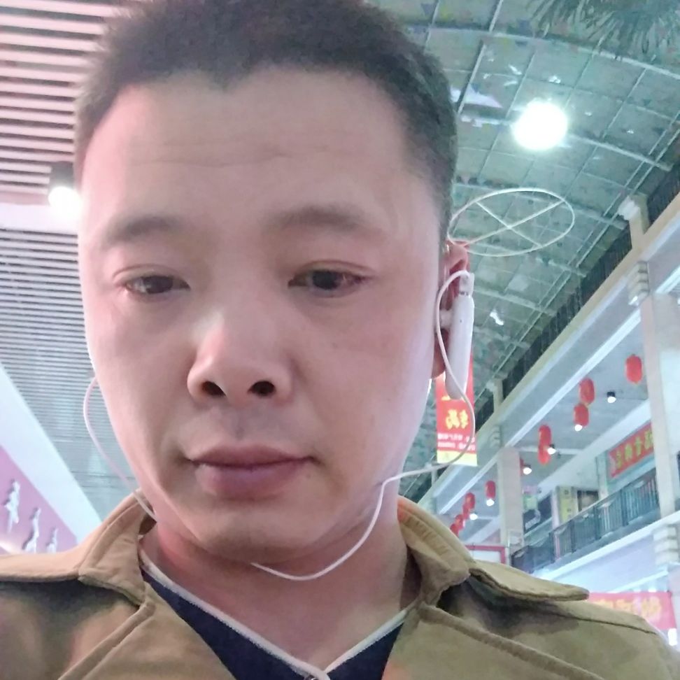 刮腻子刷涂料