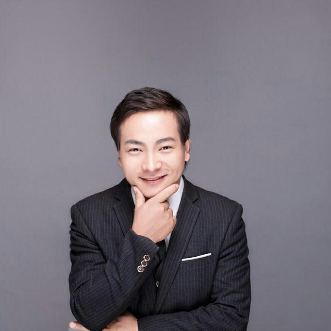 门窗安装技师断桥平开窗门窗安装