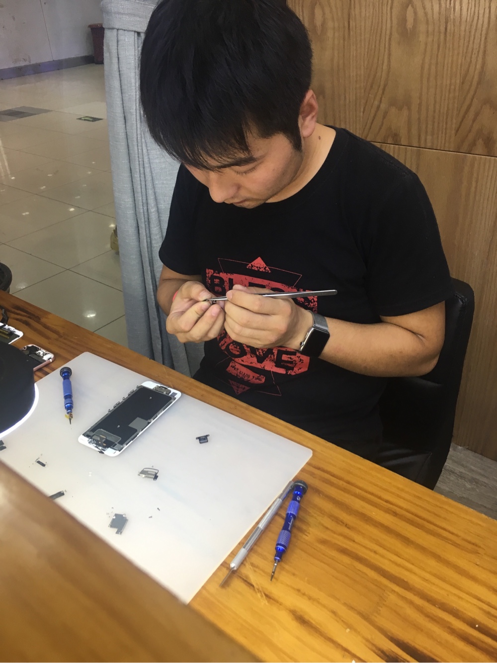 手机维修，我们是专业的